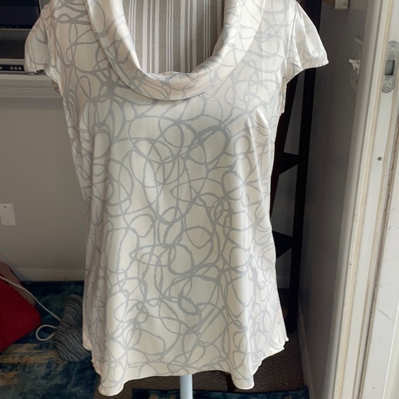 Banana Republic top gently worn in great shape! - Picture 1 of 4
